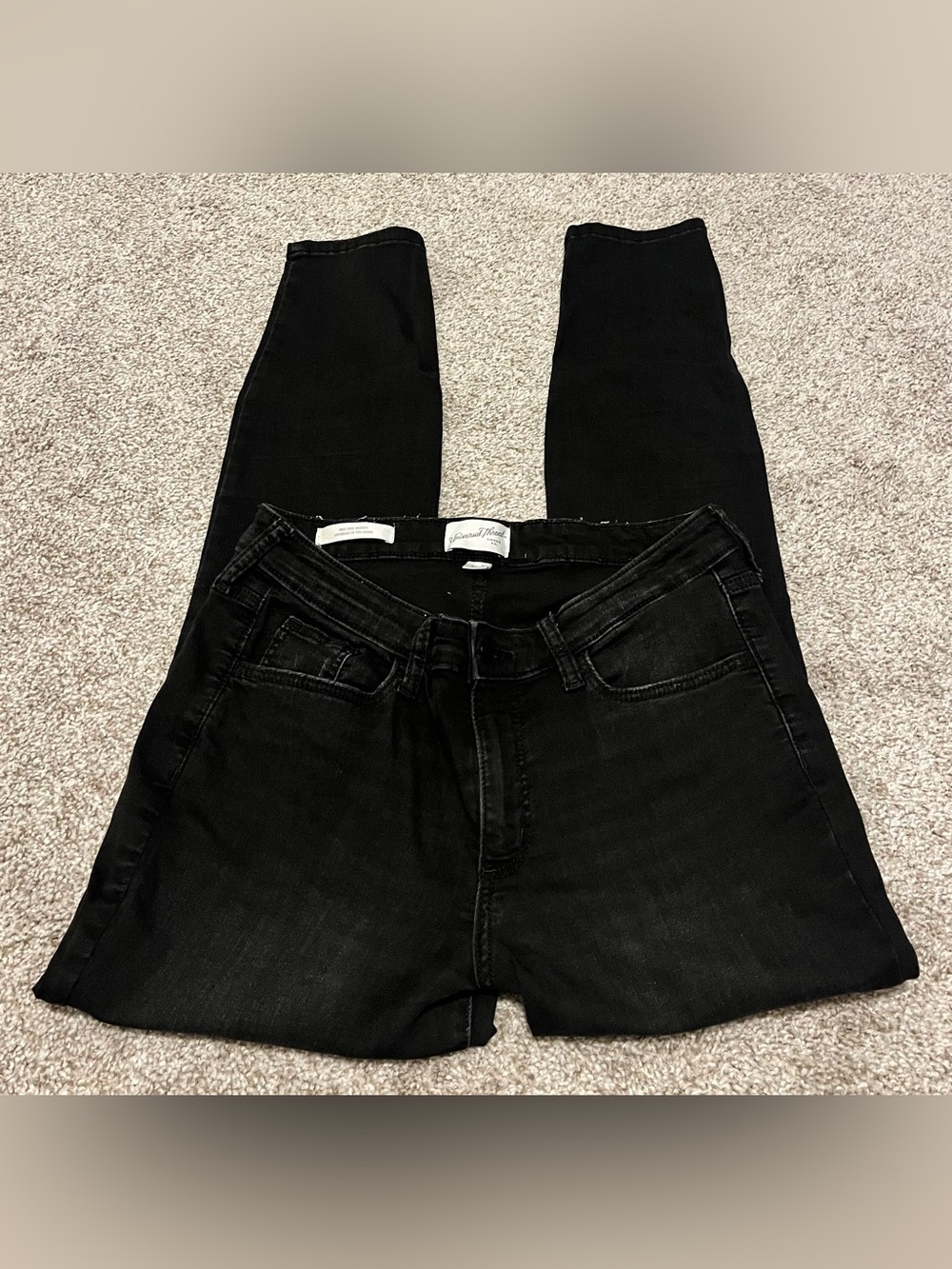 Universal Thread Black Skinny Mid-Rise Jeans